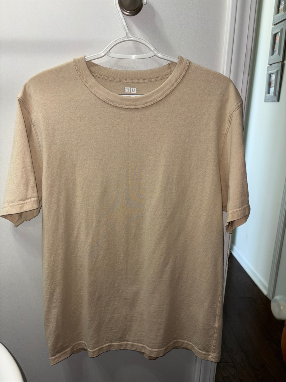 Uniqlo Men’s Short Sleeve Crew T-Shirt in Beige/Tan